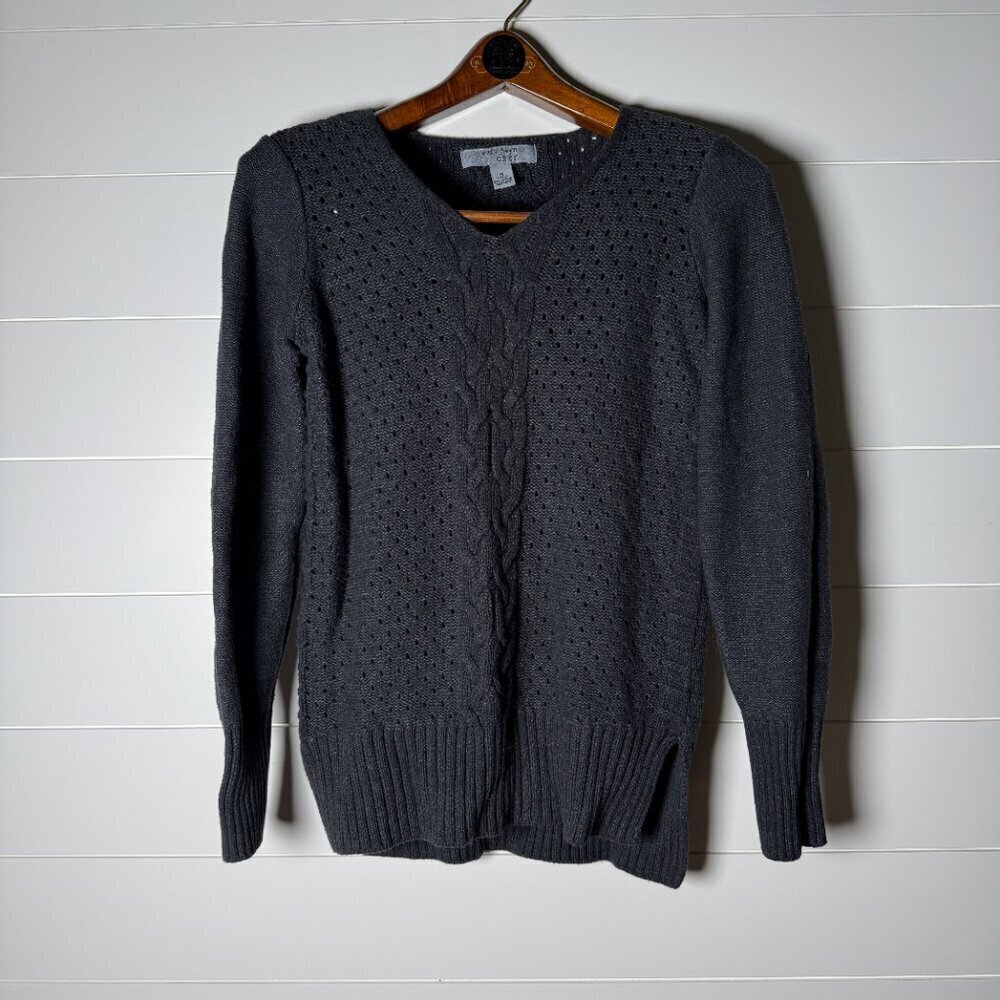 Ruff Hewn Grey Gray V Neck Sweater Sz. Small